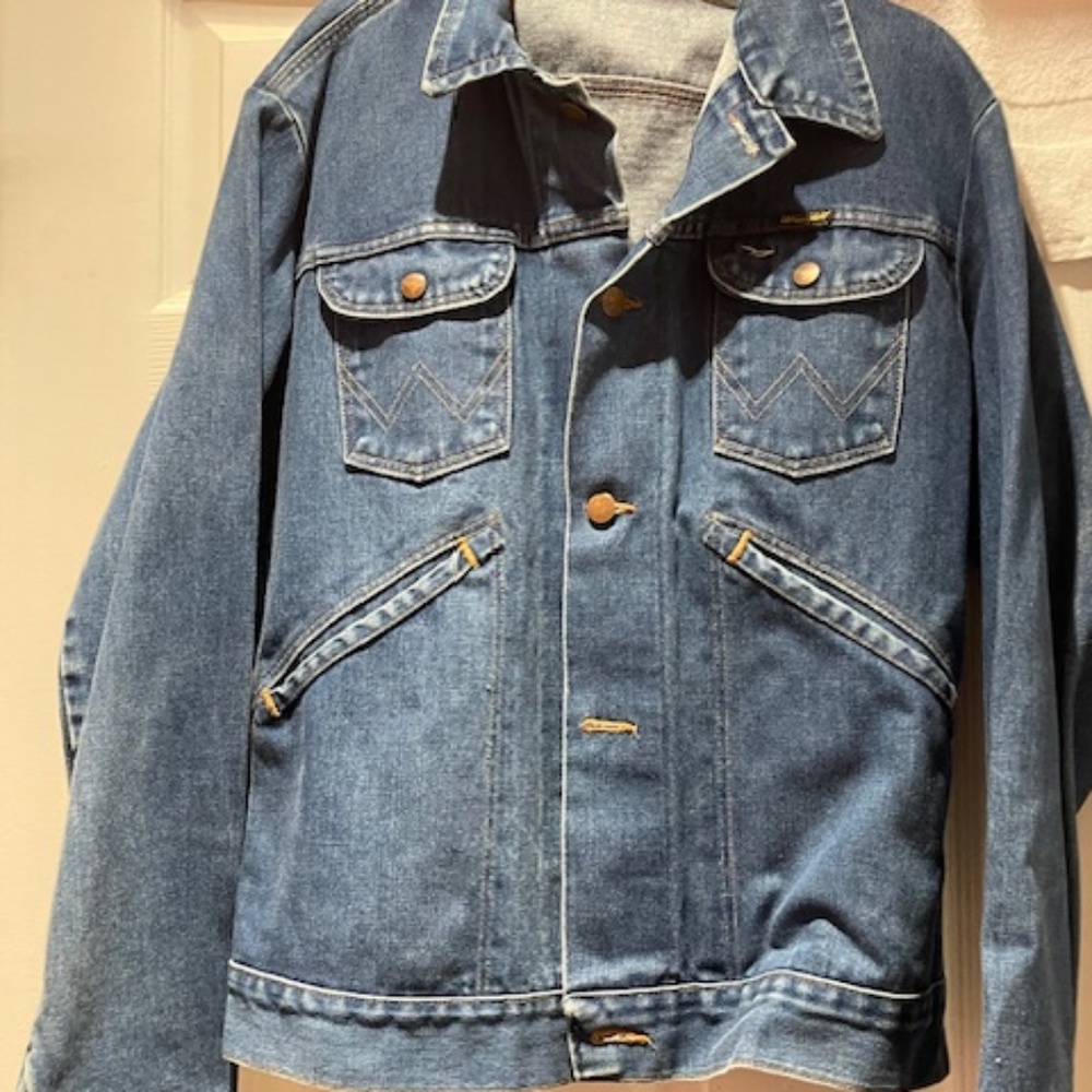 vintage authentic Wrangler denim jacket size 42L